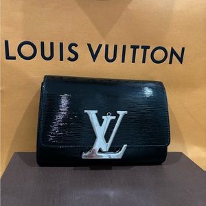 AUTHENTIC Louis Vuitton Black leather crossbody bag
